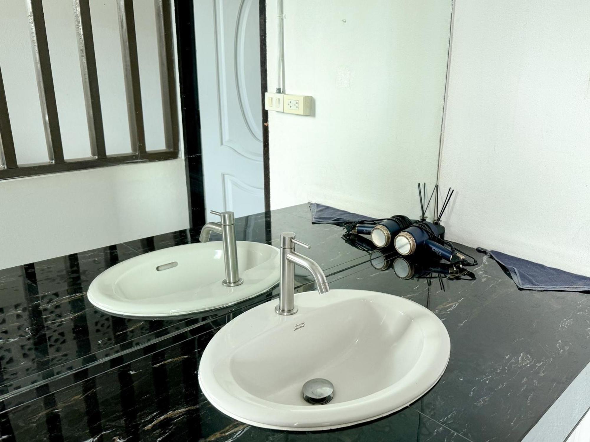 Ashi Poshtel Vandrarhem Chiang Mai Exteriör bild