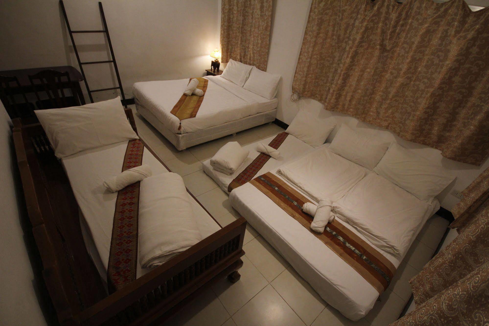 Ashi Poshtel Vandrarhem Chiang Mai Exteriör bild