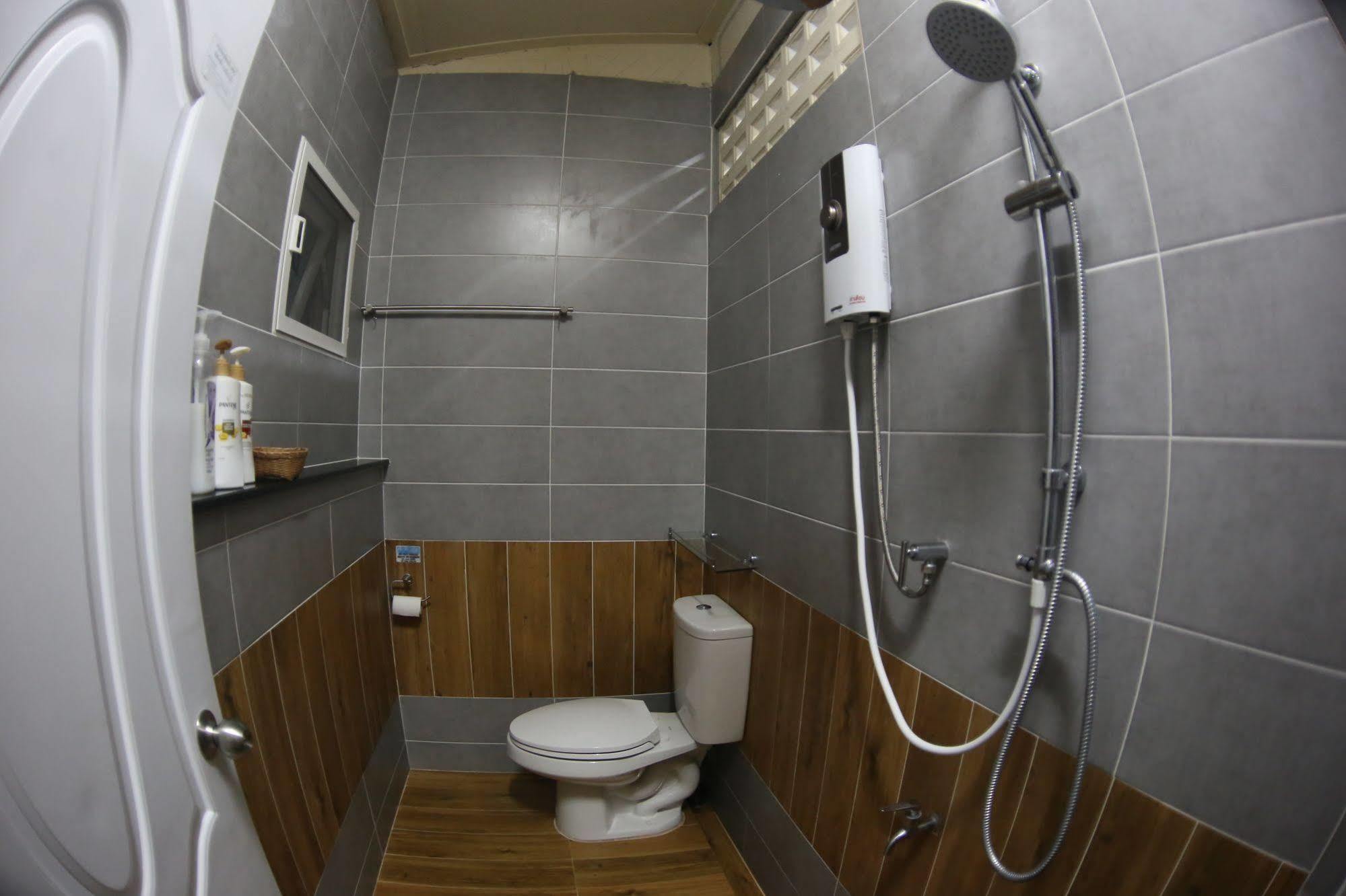 Ashi Poshtel Vandrarhem Chiang Mai Exteriör bild