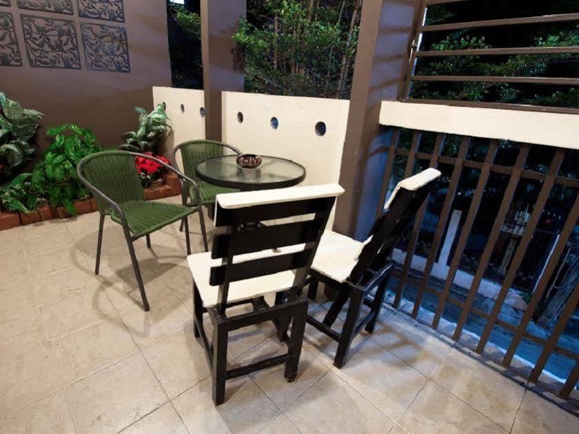 Ashi Poshtel Vandrarhem Chiang Mai Exteriör bild